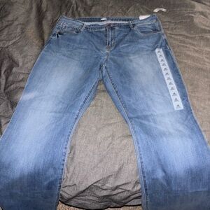 Brand new, never worn Old Navy Kicker Boot Cut medium blue jeans size 18